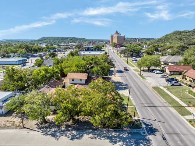 916-B E Hubbard Street, Mineral Wells, TX 76067