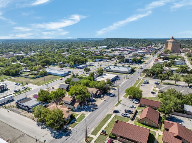916-B E Hubbard Street, Mineral Wells, TX 76067