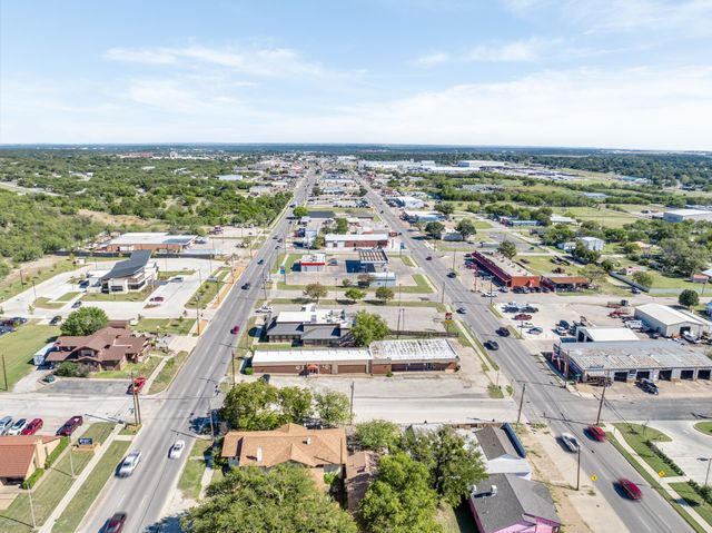 916-B E Hubbard Street, Mineral Wells, TX 76067