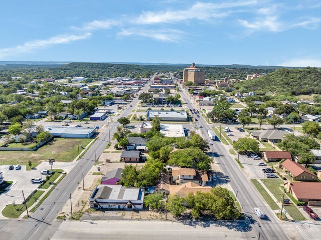 916-B E Hubbard Street, Mineral Wells, TX 76067