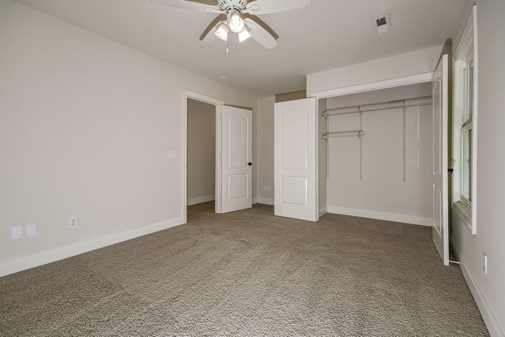 Image 11 of property listing at 321 Eastover Circle, Summerville, SC 29483