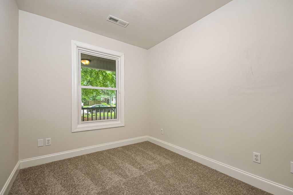 Image 12 of property listing at 321 Eastover Circle, Summerville, SC 29483