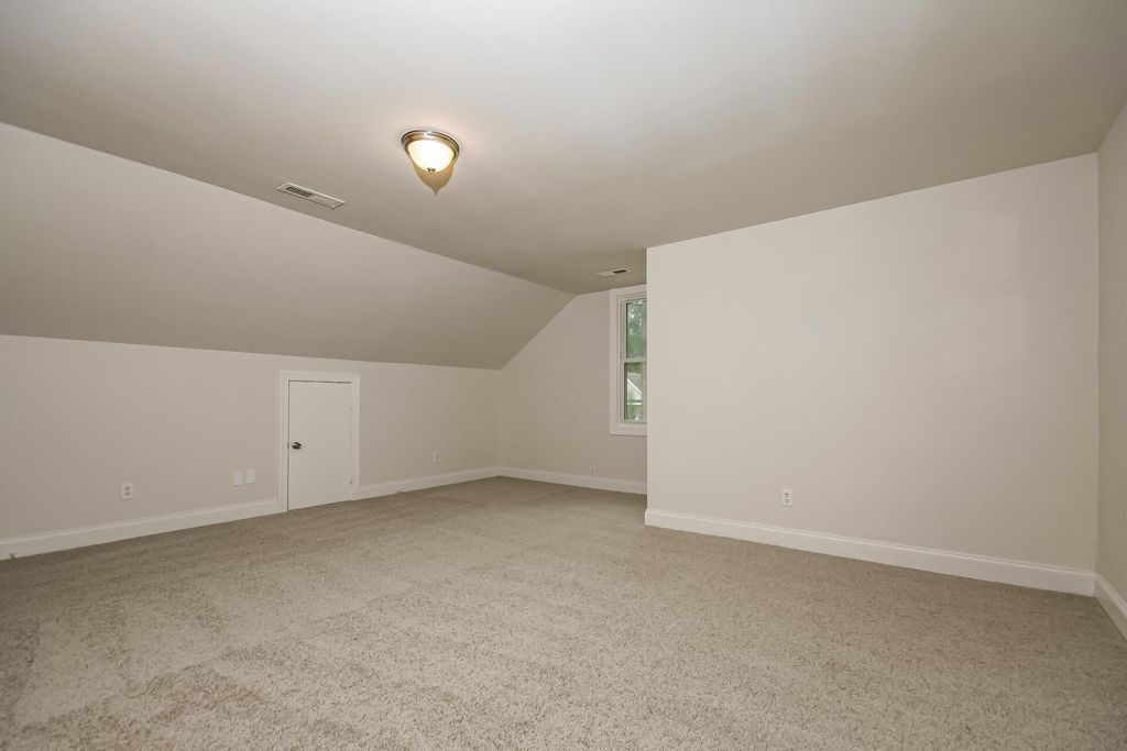 Image 14 of property listing at 321 Eastover Circle, Summerville, SC 29483