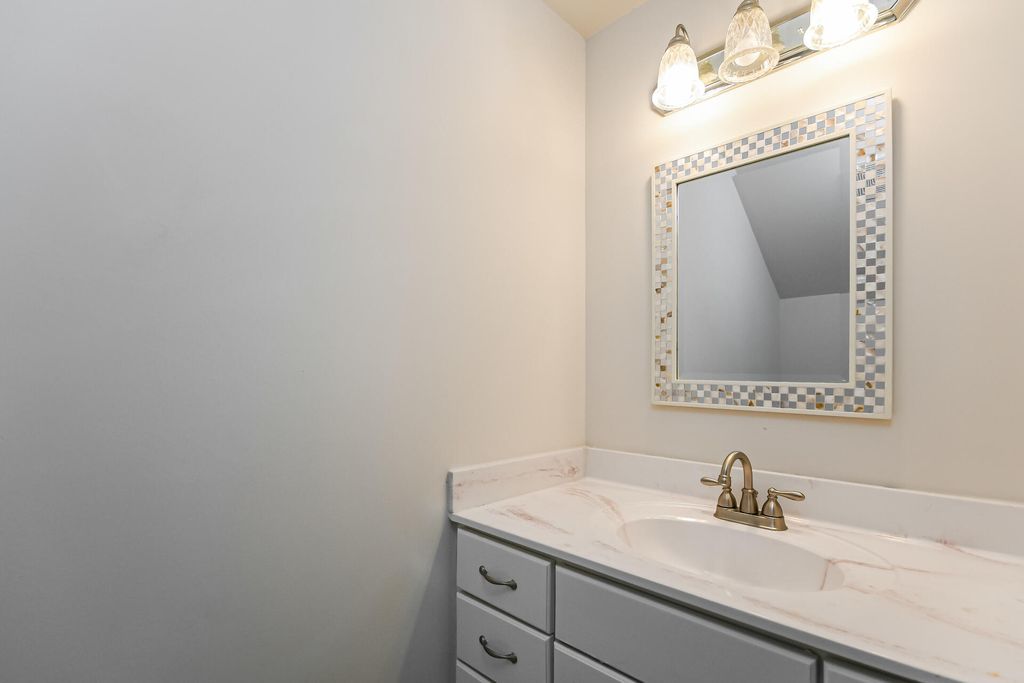 Image 15 of property listing at 321 Eastover Circle, Summerville, SC 29483