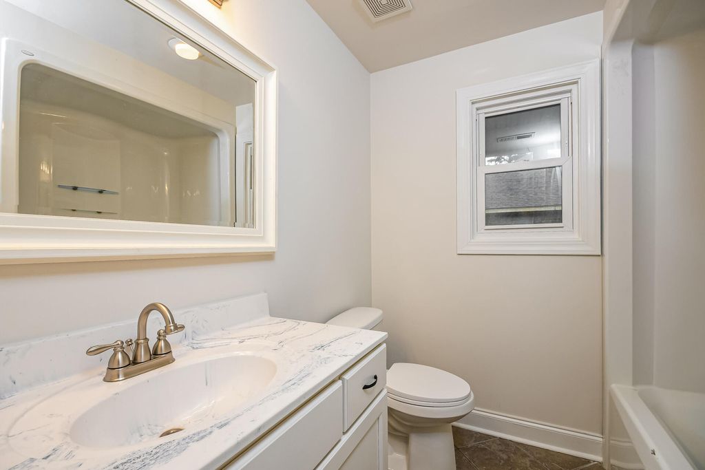 Image 16 of property listing at 321 Eastover Circle, Summerville, SC 29483