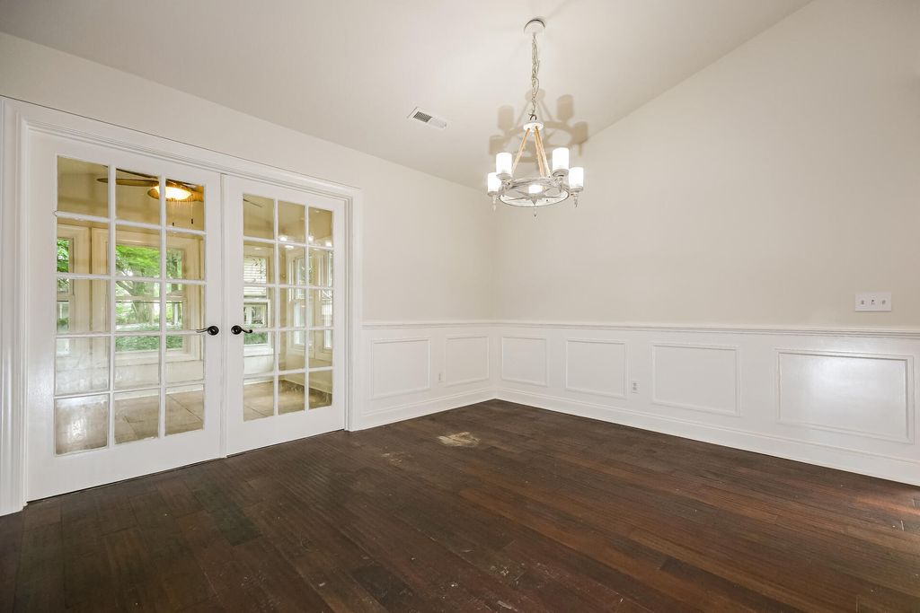 Image 19 of property listing at 321 Eastover Circle, Summerville, SC 29483