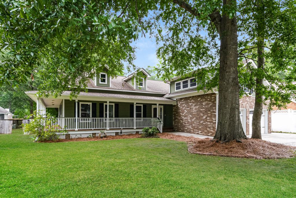 Image 6 of property listing at 321 Eastover Circle, Summerville, SC 29483