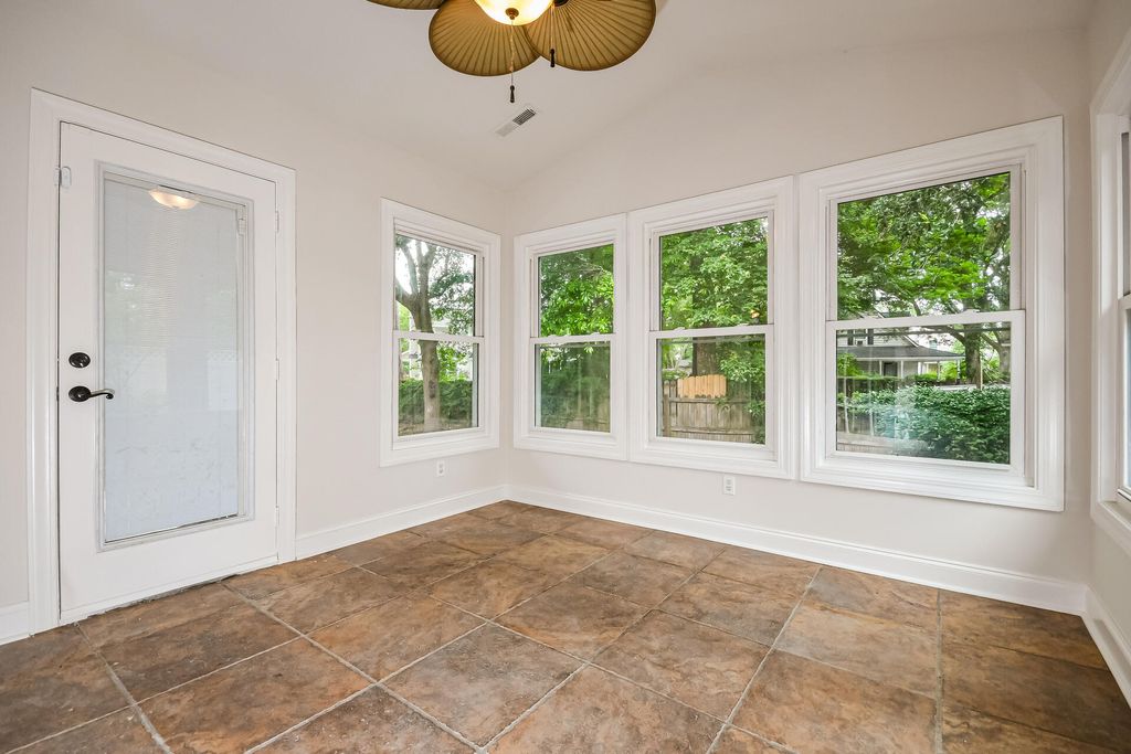 Image 7 of property listing at 321 Eastover Circle, Summerville, SC 29483