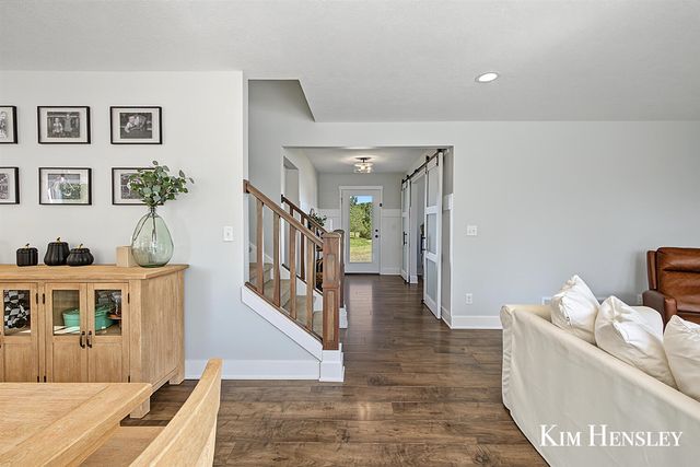 6343 Bentley Drive, Belmont, MI 49306