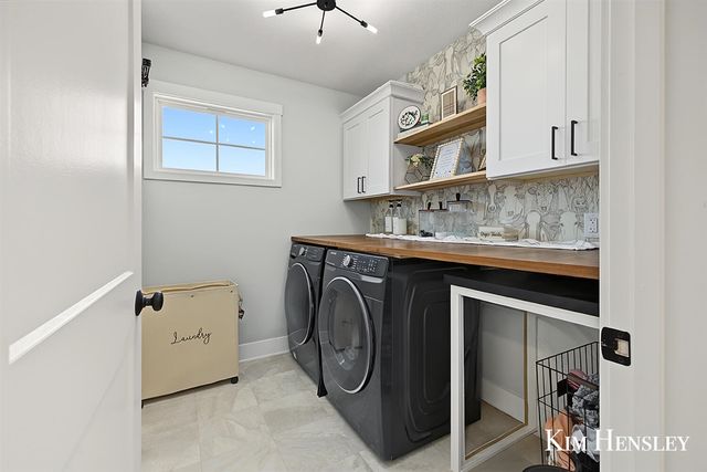6343 Bentley Drive, Belmont, MI 49306