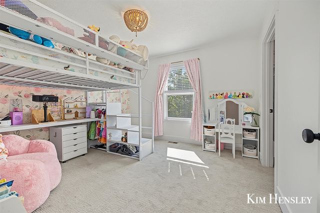 6343 Bentley Drive, Belmont, MI 49306