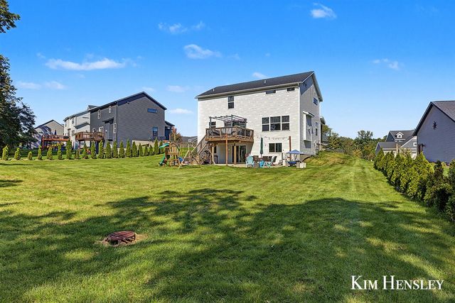 6343 Bentley Drive, Belmont, MI 49306