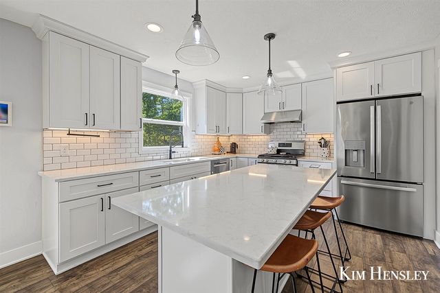 6343 Bentley Drive, Belmont, MI 49306