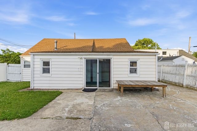35 Coolidge Avenue, Carteret, NJ 07008