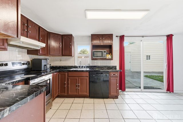 35 Coolidge Avenue, Carteret, NJ 07008