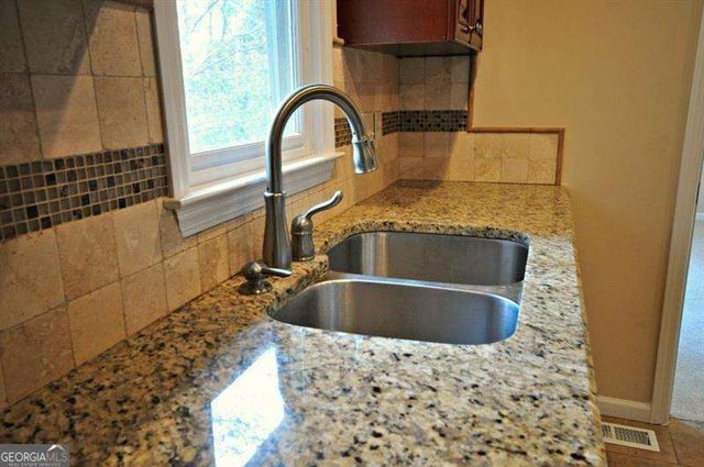 4060 Summit Drive, Marietta, GA 30068
