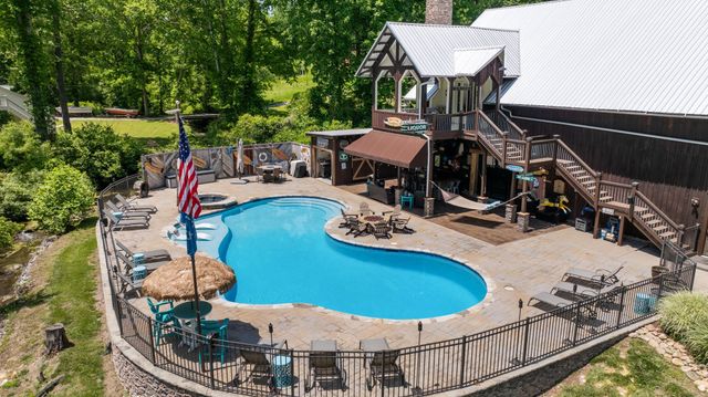 7646 Highway 100, Bon Aqua, TN 37025