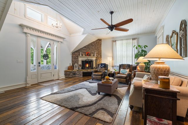7646 Highway 100, Bon Aqua, TN 37025