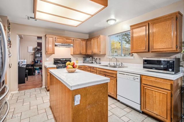 1806 E Mesa Drive, Lancaster, CA 93535