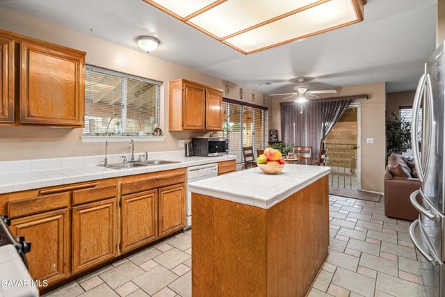 1806 E Mesa Drive, Lancaster, CA 93535