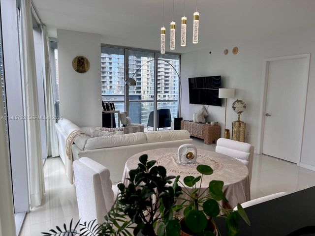 475 Brickell Ave 1715, Miami, FL 33131