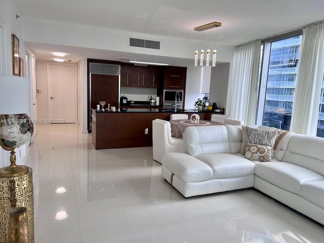 475 Brickell Ave 1715, Miami, FL 33131