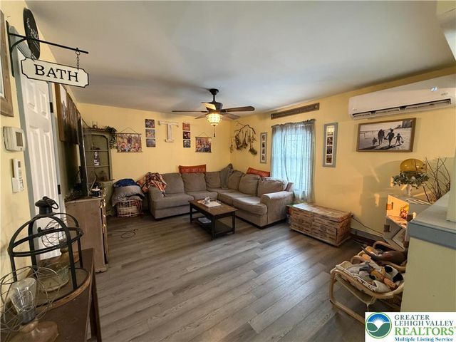 303 East Mountain Top Road, Summit Hill Boro, PA 18250