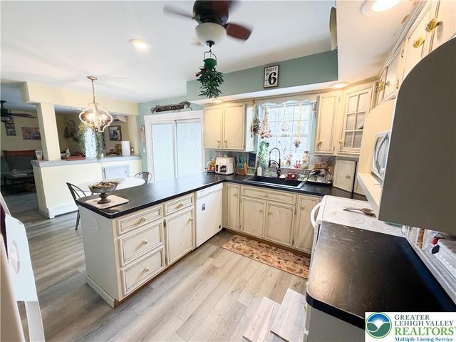 303 East Mountain Top Road, Summit Hill Boro, PA 18250