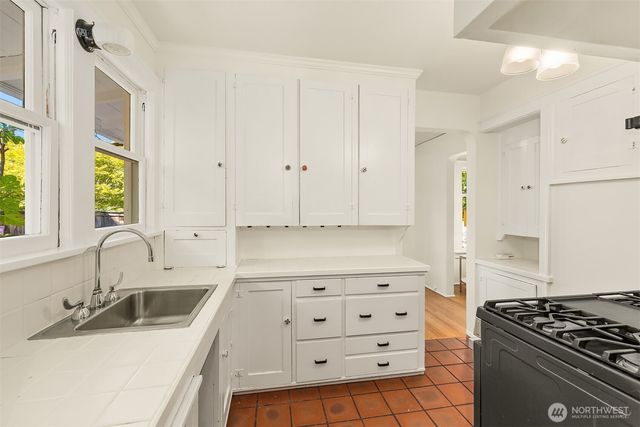 1703 NE 73rd Street, Seattle, WA 98115