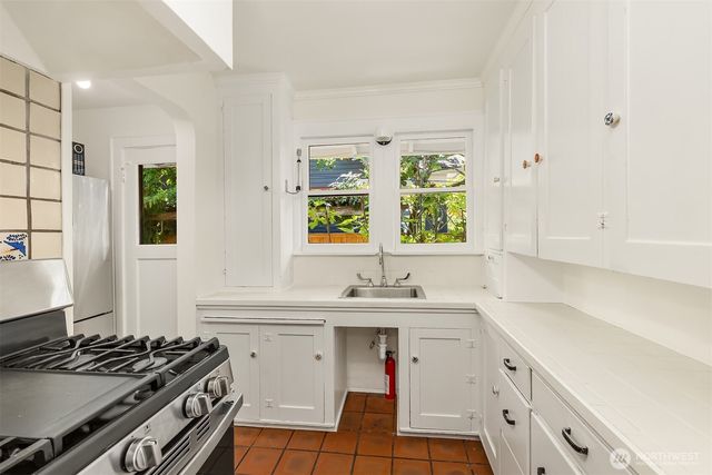 1703 NE 73rd Street, Seattle, WA 98115