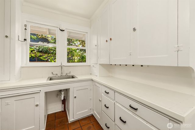 1703 NE 73rd Street, Seattle, WA 98115