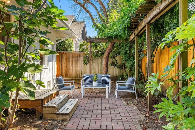 1703 NE 73rd Street, Seattle, WA 98115