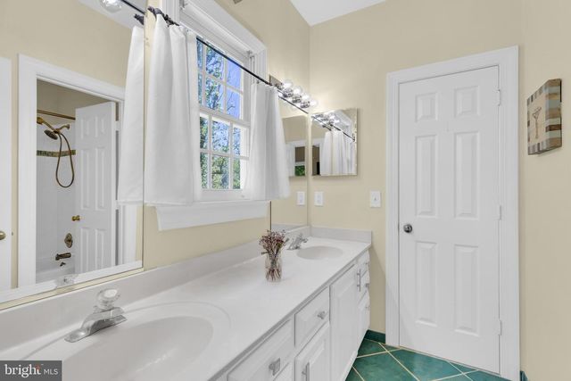 4280 LAWNVALE DR, Gainesville, VA 20155