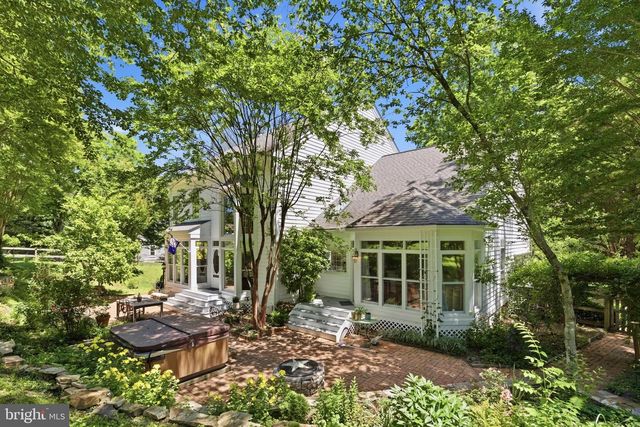 4280 LAWNVALE DR, Gainesville, VA 20155