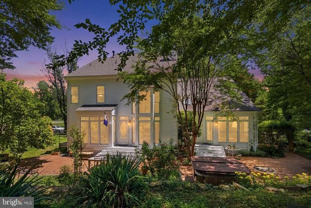 4280 LAWNVALE DR, Gainesville, VA 20155