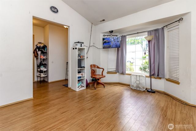 9910 140th Street Ct E, Puyallup, WA 98373