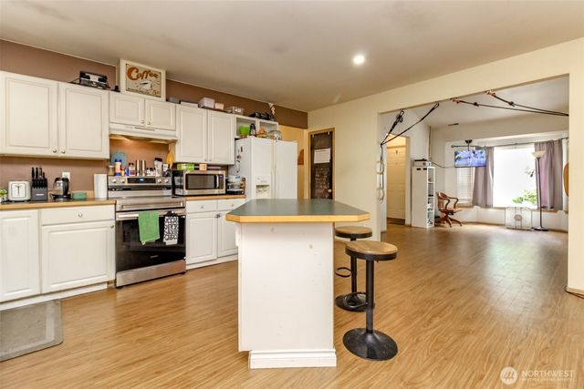 9910 140th Street Ct E, Puyallup, WA 98373