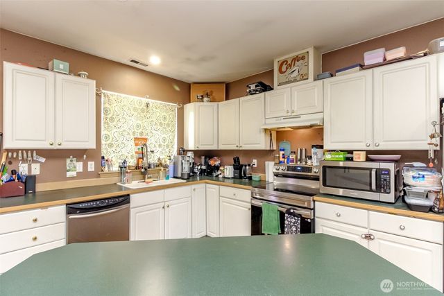 9910 140th Street Ct E, Puyallup, WA 98373