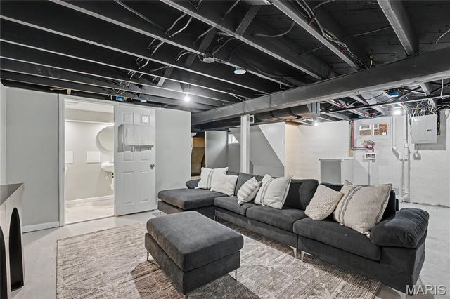 6933 Melrose Avenue, University City, MO 63130