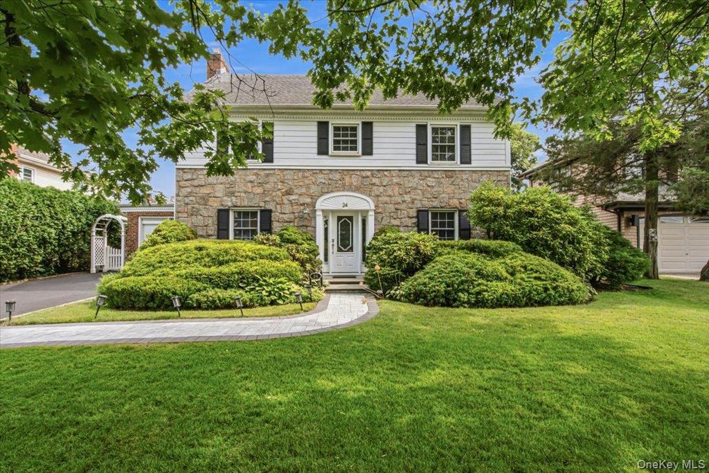 24 Overlook Road, Great Neck, NY 11020
