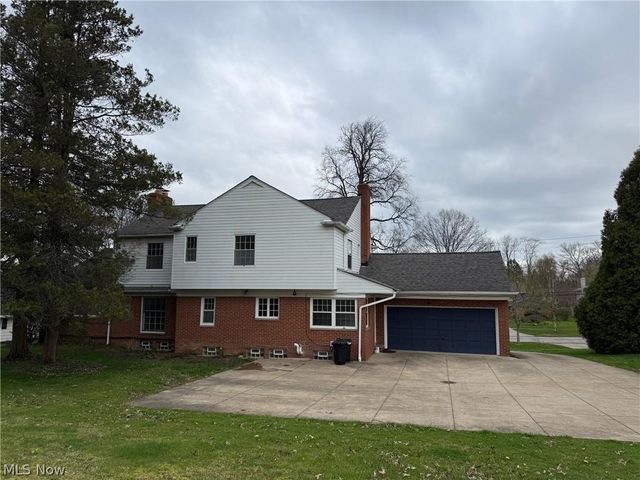 22350 S Woodland Road, Shaker Heights, OH 44122