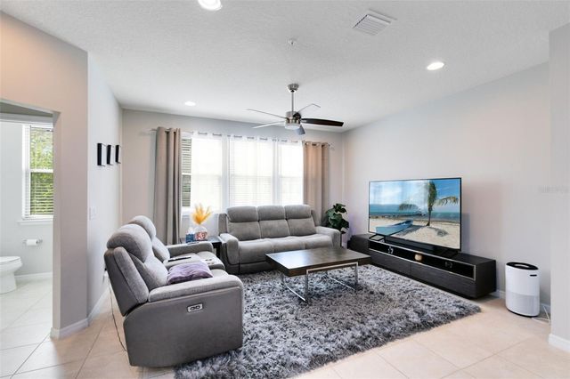 586 PIAZZA POINT, Oviedo, FL 32765