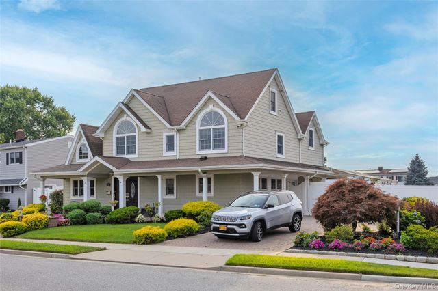71 Swing Lane, Levittown, NY 11756