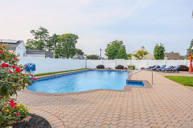 71 Swing Lane, Levittown, NY 11756