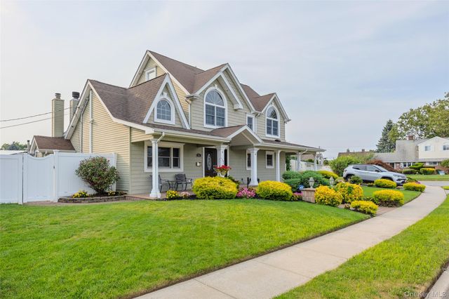 71 Swing Lane, Levittown, NY 11756