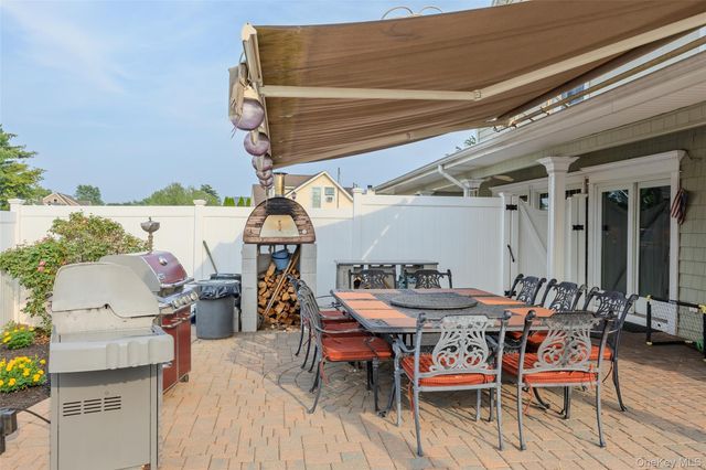 71 Swing Lane, Levittown, NY 11756