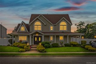 71 Swing Lane, Levittown, NY 11756
