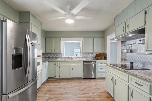 200 Karma Drive, Woodway, TX 76712