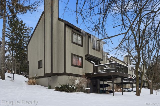 521 Carberry Hill, Brighton, MI 48116