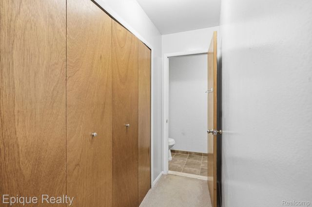 521 Carberry Hill, Brighton, MI 48116